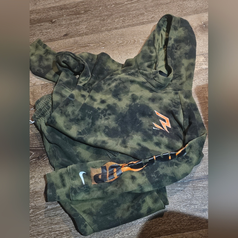Nike Green and Orange Camouflage Sweatsuit